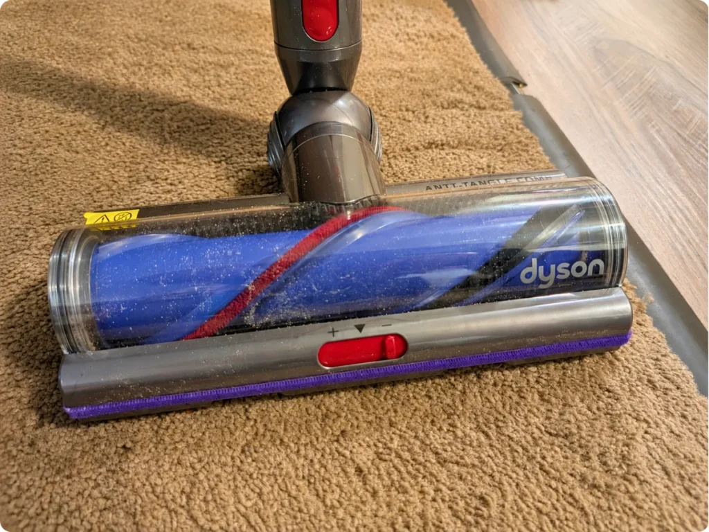 Dyson V15 Detect Pro Digital Motorbar cleaner head cleaning carpet